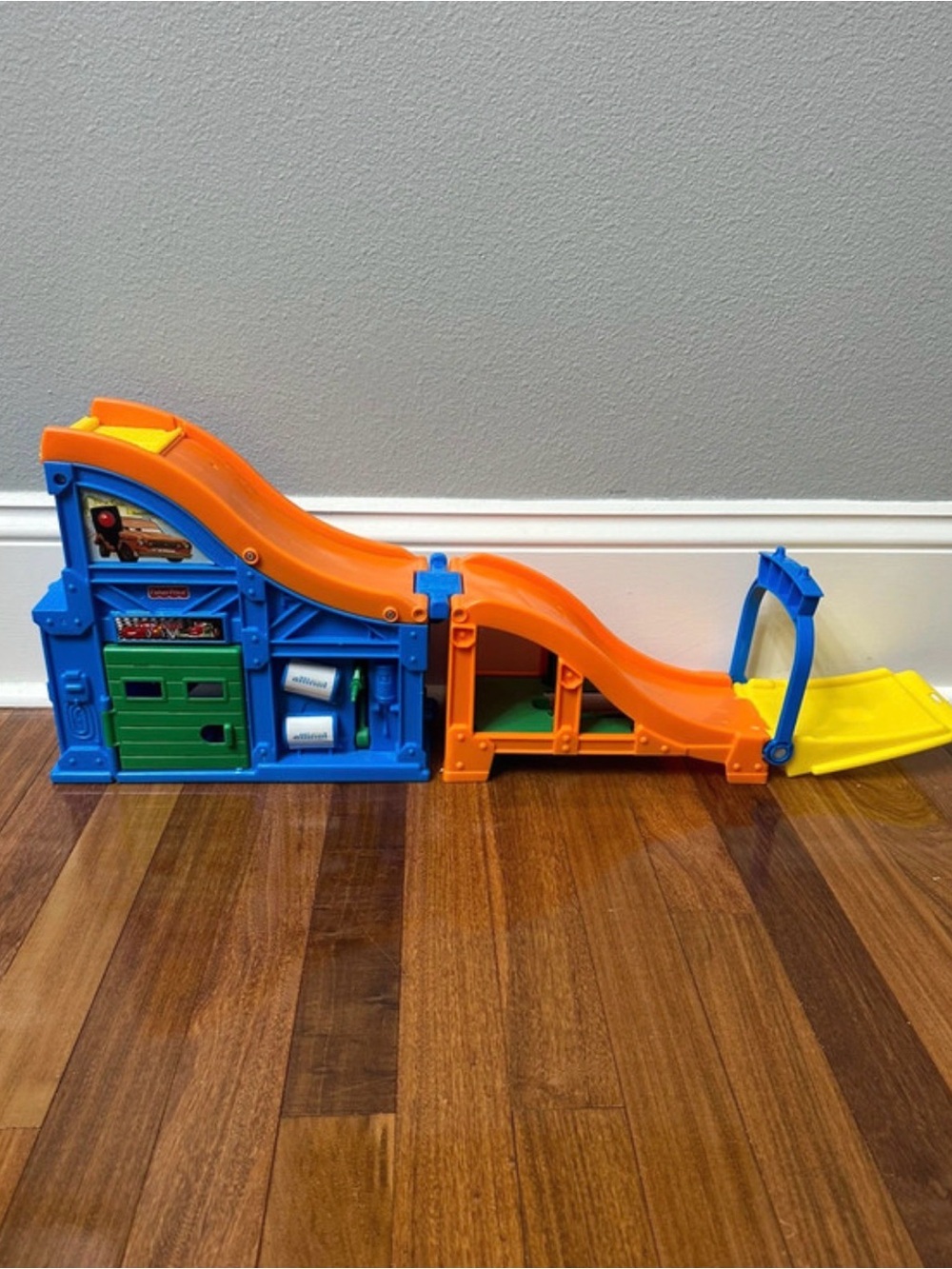 Fisher-Price Little People Disney Pixar Cars 2 Wheelies Rev 'n Blaze Ramp Garage